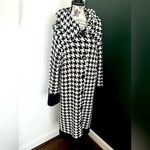 Houndstooth knit sweater jacket. Size large. Unique and in great condition!